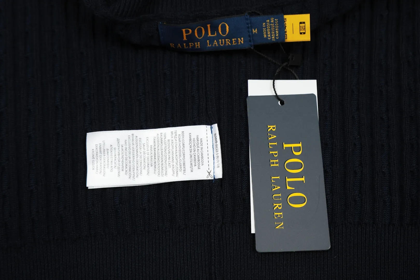🅿️210 "Top quality" Style number: DS005# (not off the shelves all year round) [Ralph Lauren round neck solid color pony embroidered logo knitted cardigan long sleeves] ✅Ralph Lauren classic basic versatile twist knitted cardigan long sleeves ✅Main supplier platform live broadcast Wholesale entities Replenish when out of stock Not off the shelves ✅ZP quality 1:1 version Scan the code to enter the GF website Counter quality ✅Details and quality are the only one in Guangzhou. Imported quality cotton yarn, focusing on high-end, cost-effective, good quality needless to say. ✅The same style as Zhao Lusi is really amazing, so sweet, so beautiful. This cardigan is really good-looking. Rose red and white label Big red and blue label
